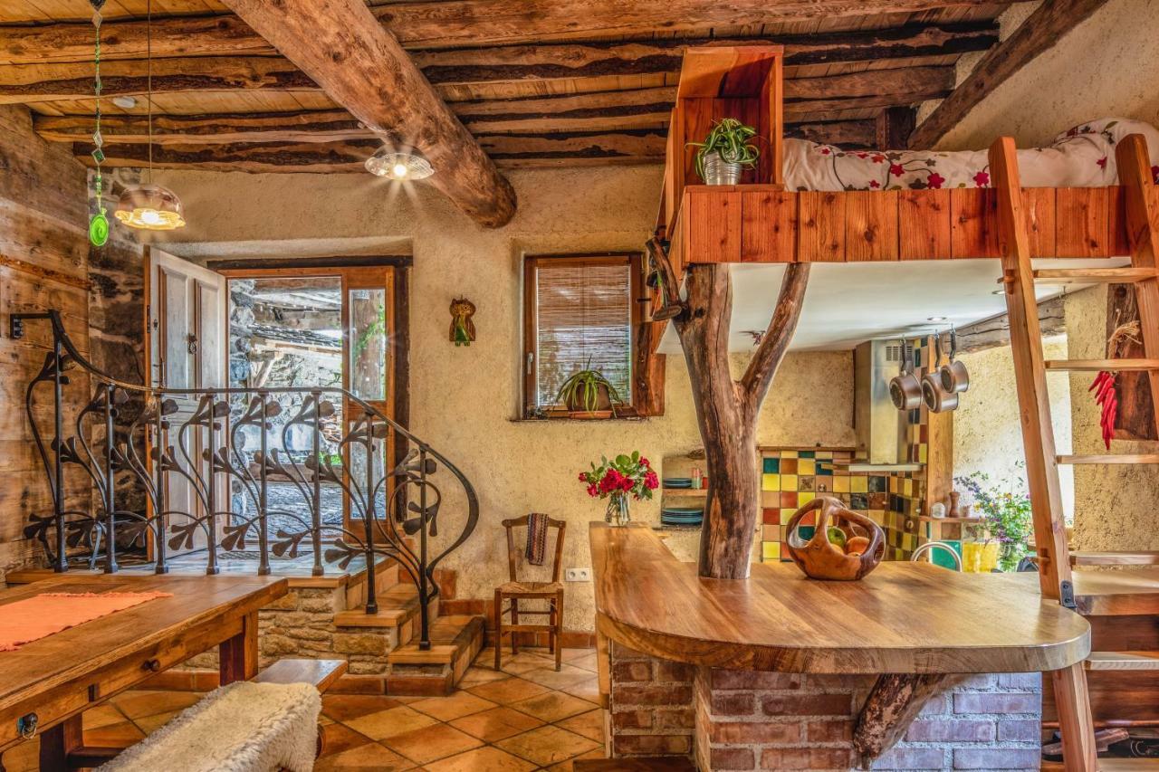 The Dragon Barn - Studio Ascou ภายนอก รูปภาพ